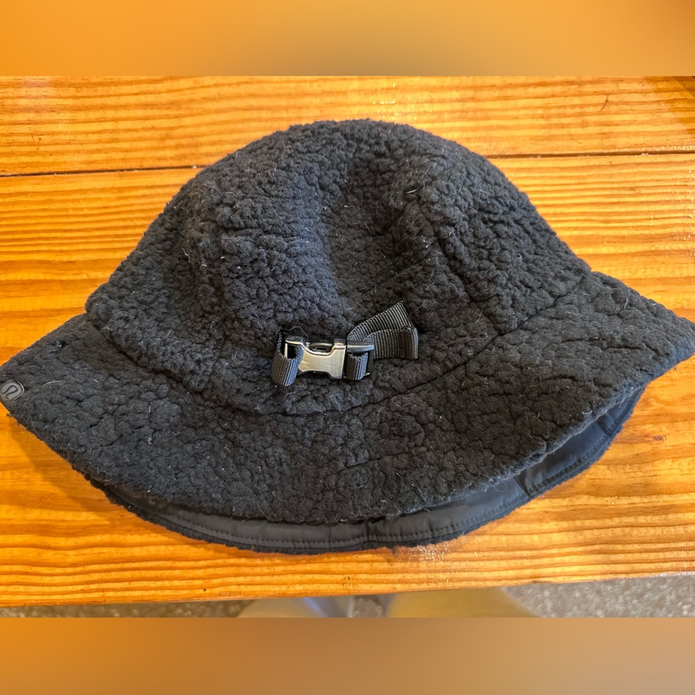 lululemon Sherpa Bucket Hat